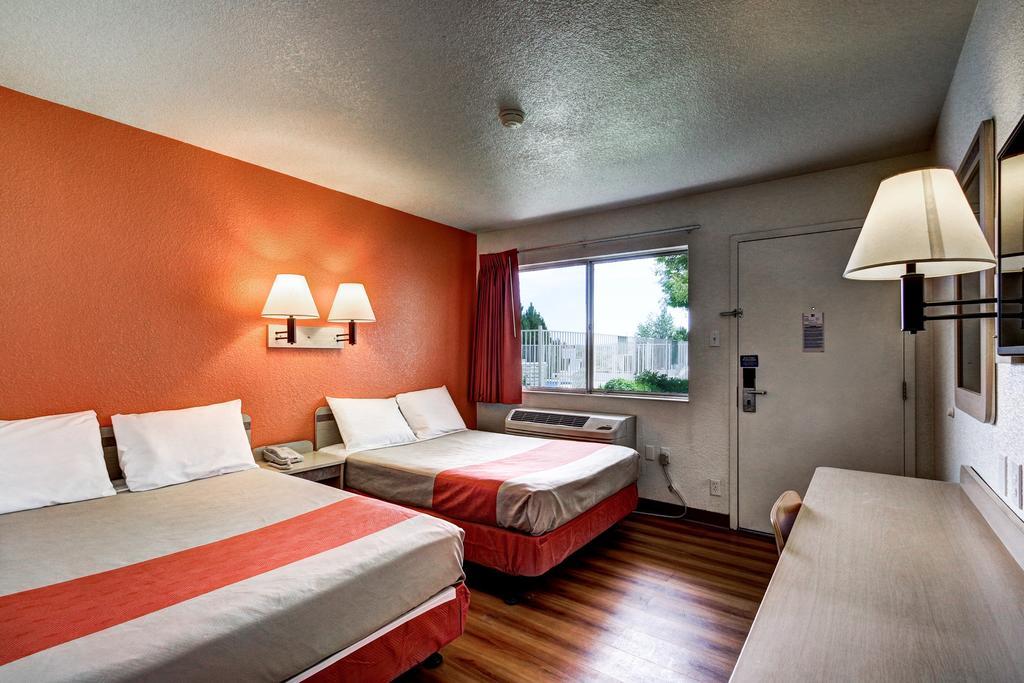 Motel 6 Wells Eksteriør billede