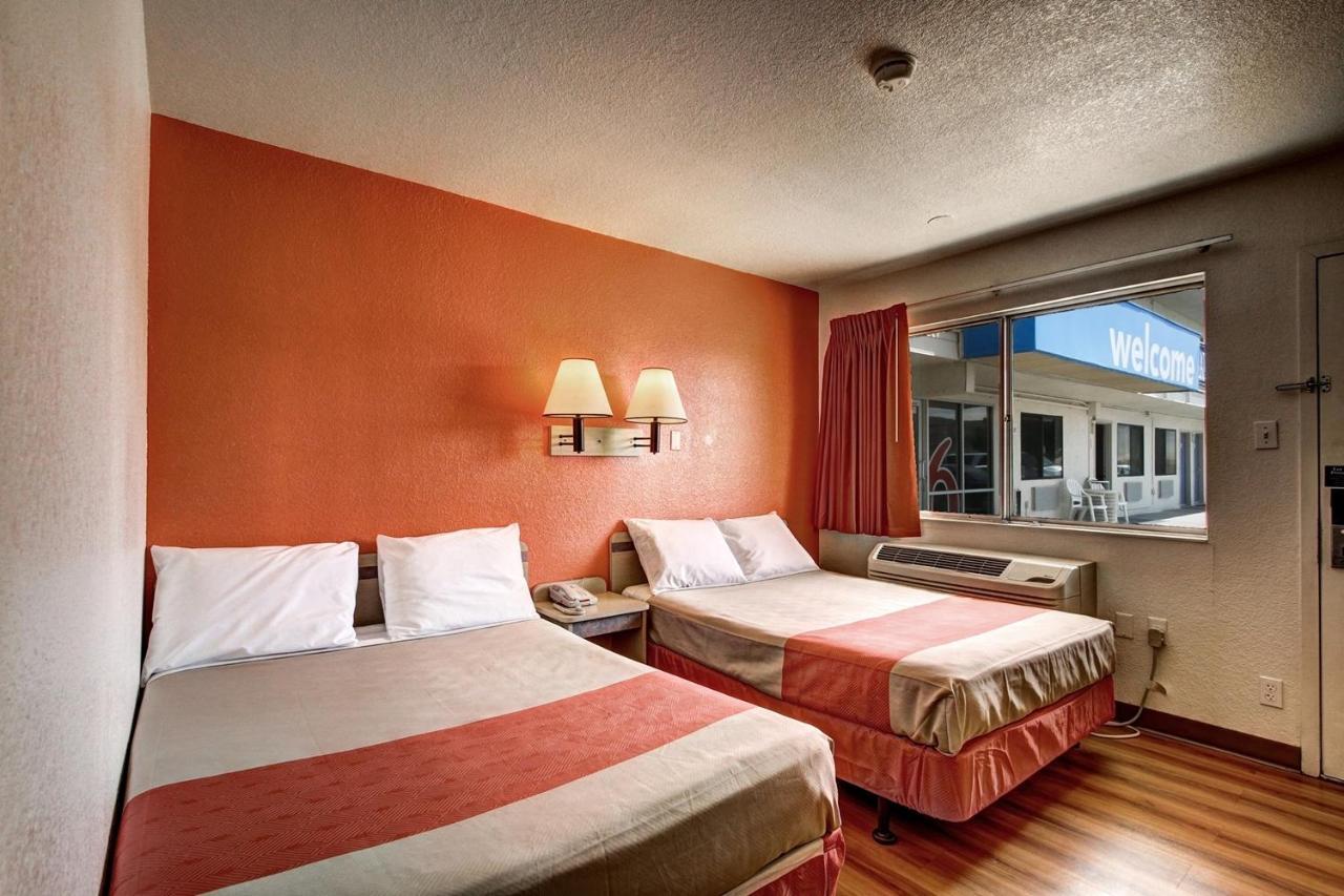 Motel 6 Wells Eksteriør billede